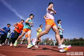 大学生“跑团”火热备战青马图片