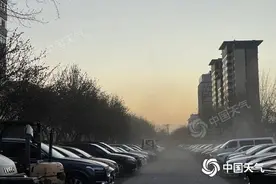 大风预警升级为黄色！北京今天白天阵风可达8至9级 局地有扬沙图片