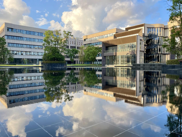 环境绝了！中式园林、水镜湖泊、欧式草坪、下沉式花园……这里都有！