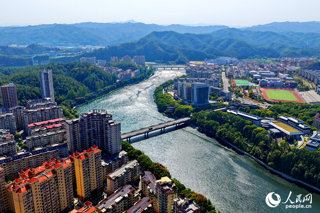 江西上犹：山水相映 小城如画