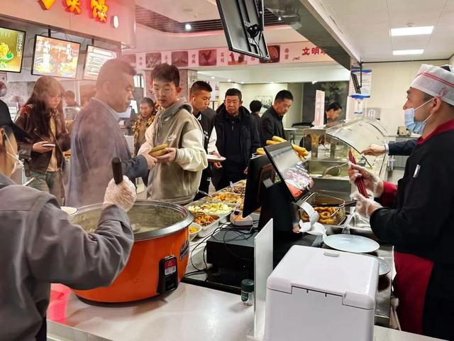 陕西靖边南服务区：企地共建绘就新蓝图