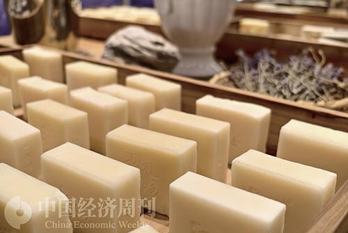 沿着高速看新疆