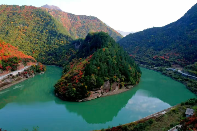 西坡镇：10月必推！最美红叶观赏地，满山红叶美得像油画！
