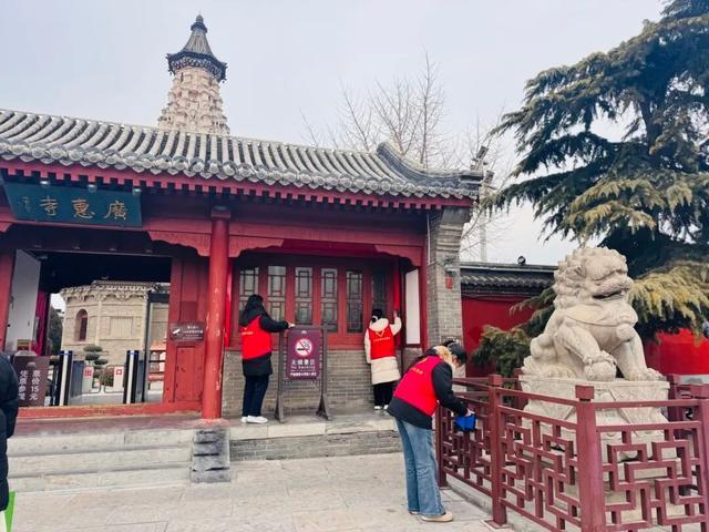 【全力创“5A” 攻坚进行时】返乡大学生化身“志愿红” 助力正定古城创建国家5A级旅游景区