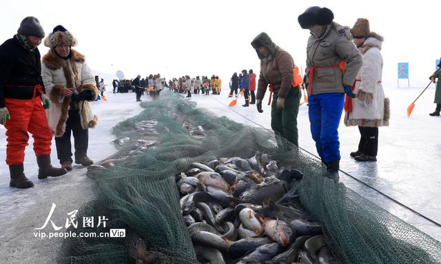 新疆阿勒泰：第十九届乌伦古湖冬捕文化旅游节开幕