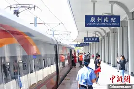 中国首条时速350公里跨海高铁开通图片