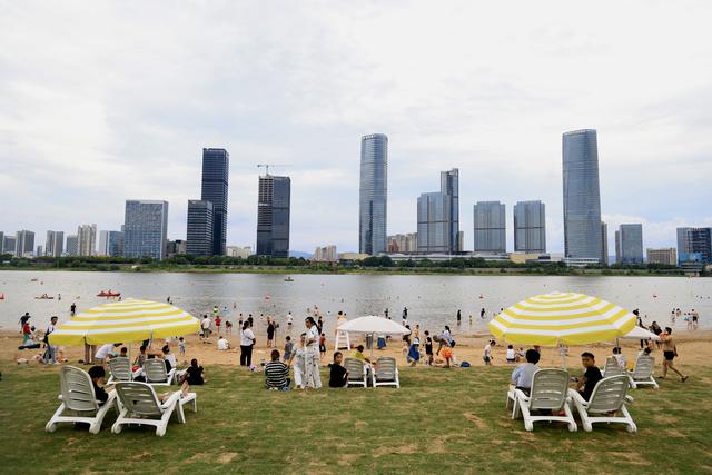 暑期消费乘“热”而上，夏日经济活力澎湃