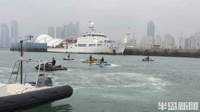 这里是青岛｜从13岁到53岁都能玩，青岛摩托艇骑手跨海穿越，展现水上运动魅力