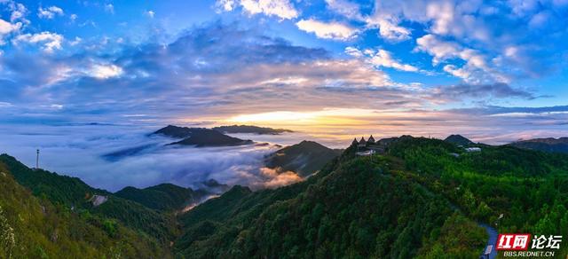 【每日一图@湖南】郴州回龙山巅：秋日云海与日出的浪漫邂逅