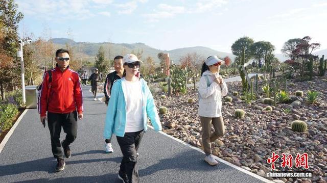 2025桂林漓江徒步大会吸引万人向漓江而行