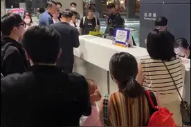 旅客带仓鼠上飞机致延误 坐飞机能带宠物出行吗？图片