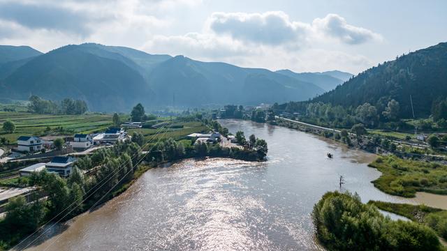 组图丨天祝：蜿蜒河水绕青山
