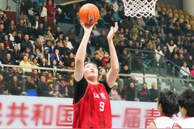首届三大球运动会：山东青年女篮轻松夺冠，张子宇砍下32分图片