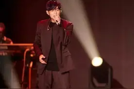 父亲罕见现身演唱会，周杰伦为其献唱《以父之名》图片