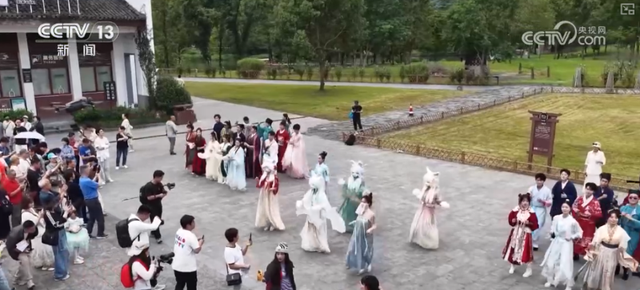 假日暖心服务“新姿势”圈粉年轻群体 “先游后付”成撬动二次消费“流量密码”