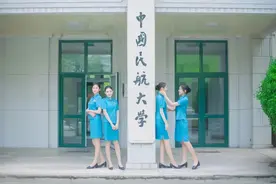 空姐学历逐步升级：中国民航大学等明年停招专科层次空乘图片