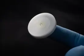 浙大团队发明贴敷式输注贴，有望实现无痛“无线”挂盐水图片