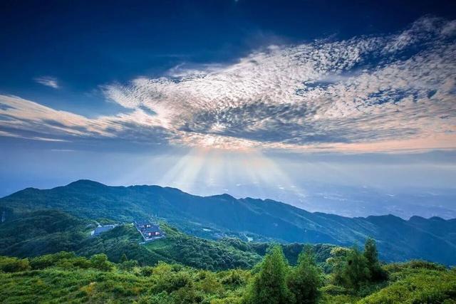 2025年华蓥山旅游文化节启幕 广安推出四条精品线路