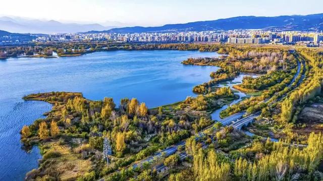 【跟着赛事游凉山】奔跑在画中 这张西昌“金标”名片藏着的湖光山色