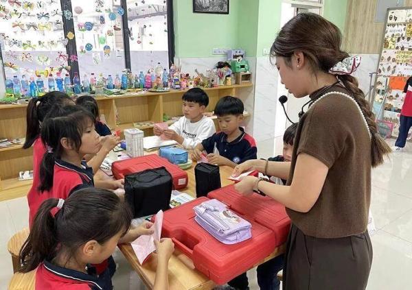 剪纸庆国庆 传承中国红——亳州市第六小学庆国庆剪纸活动