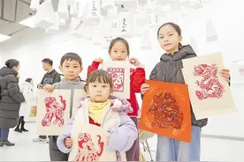 灵蛇舞动·版画新春图片