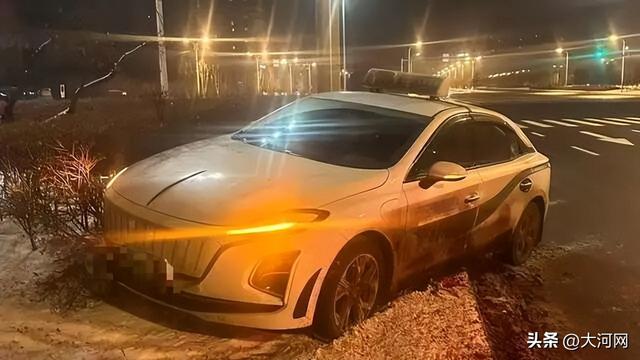 出租车司机遭醉酒乘客殴打致车辆失控 	，司机：不接受调解；律师：司机可追究其刑事责任