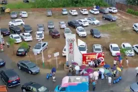 车都停不下了，全红婵家乡连夜修路建停车场图片