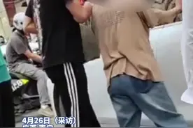 热心男子帮女子砸车“救人”却发现车内无人，警方：女子有精神疾病，现正寻找该男子图片