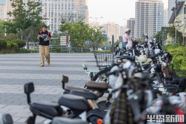 比景区更火！暑期青岛图书馆“一座难求”
