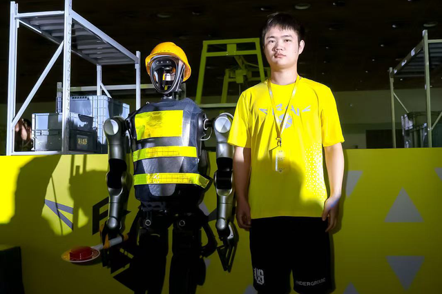 全国首个全尺寸人形机器人赛事今天开赛