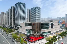 华侨试验区直管区首个大型商业综合体开业图片