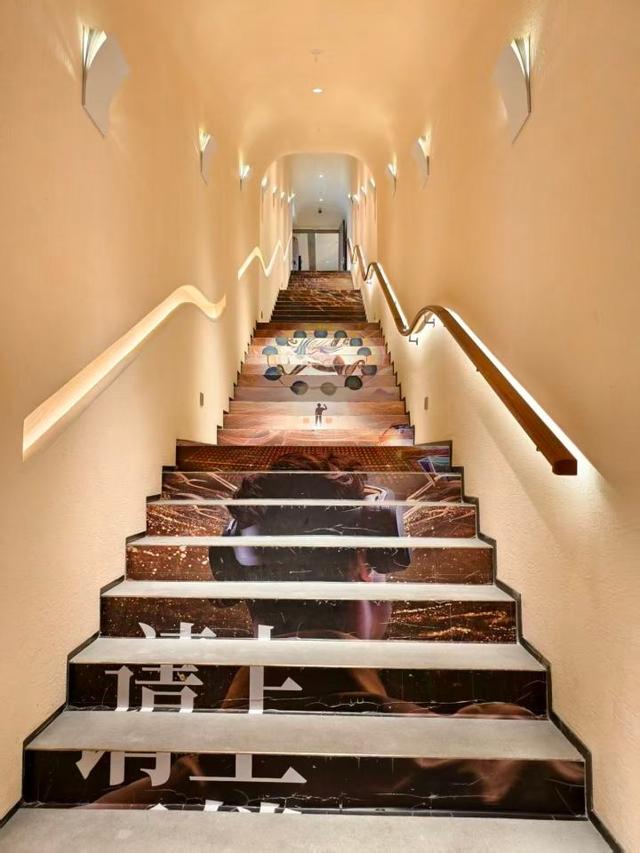 在杭州街头C位出道！最近这几个地方有点热闹，你去打卡了吗