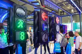 红绿灯坏了几天还没好？背后的“第三方服务”难题图片