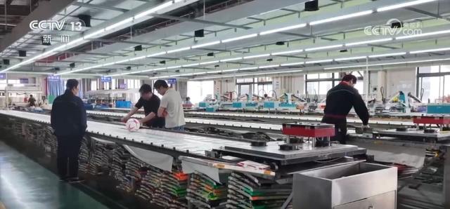 一场业余球赛凭什么掀起万亿元消费狂潮？赛场之外找到答案