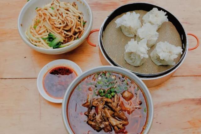 一年逛两次莲花西路，每次都有新感觉