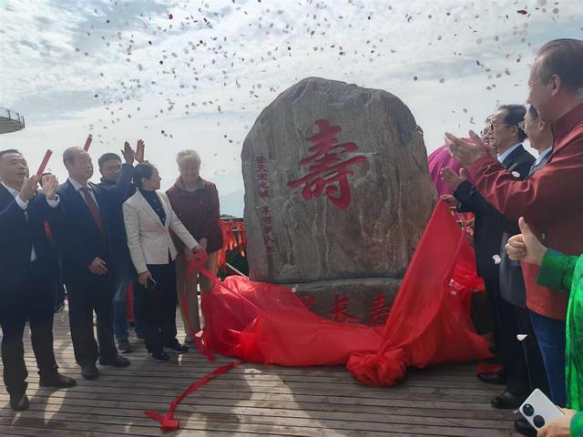 湖北王英仙岛湖折桂，全球首个“世界长寿镇”授牌