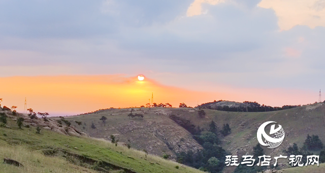 泌阳县罗汉山：初秋雨后宛若仙境 云雾奇石共绘水墨画卷