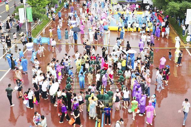 兴义阳光谷泼水节：点燃夏日激情 共赴清凉之约