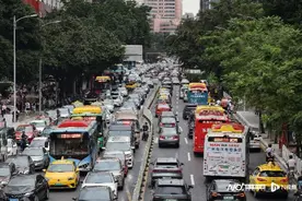 广州7月起实施外籍车高峰限行，看新规公布当天晚高峰有多堵图片