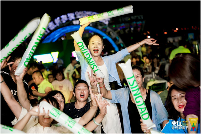 郑州青岛啤酒节开幕：举杯青岛  见“郑”美好