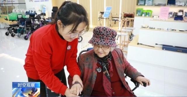 如何加速推进老年友好型社会建设？