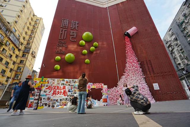 酒店满房，街区销售同比提升30%， 江岸汉口历史风貌区双节客流创新高