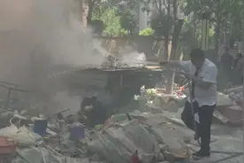 三桶水点燃一辆车！监控视频还原“点火”真相......图片