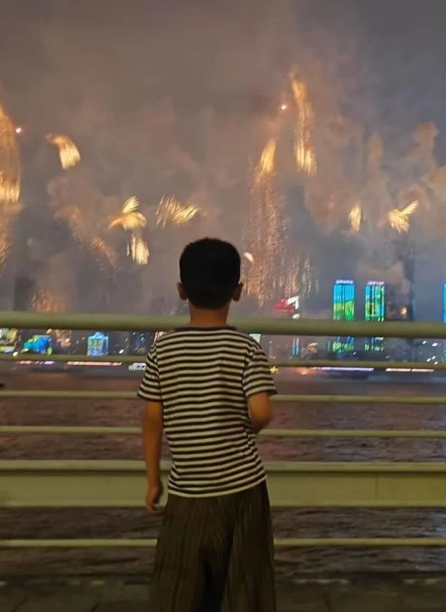 此刻，武汉人的朋友圈爆了 ！