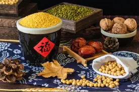 老北京腊八有讲究，京西门头沟过腊八节熬杏板粥！图片