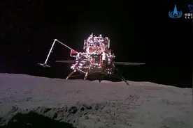 嫦娥六号在月背挖土，我看“中”！图片