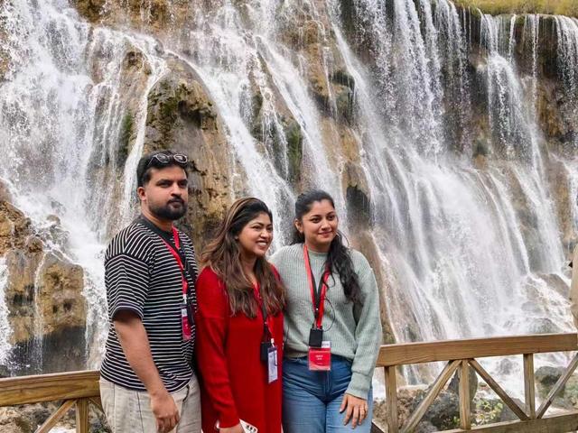 九寨沟今年游客接待量已达700万人次，刷新景区年度游客接待量最高纪录