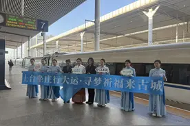 “台儿庄号”专线列车正式起航，乘高铁经停枣庄站可享景区特惠票图片