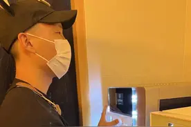 不想去按摩的盲人：有人做咖啡师，为避烫伤刚学“拉花”时费劲图片