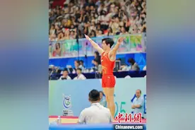 张博恒登顶2025年体操全锦赛个人全能图片